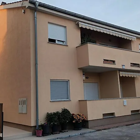 Apartman Sandra -Private Parking And Garden Zadar Exterior photo