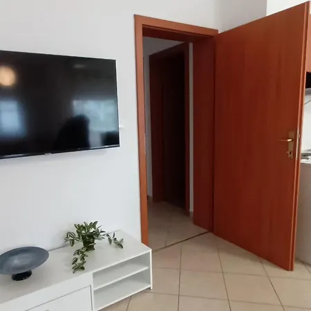 Apartman Sandra -Private Parking And Garden Zadar Exterior photo