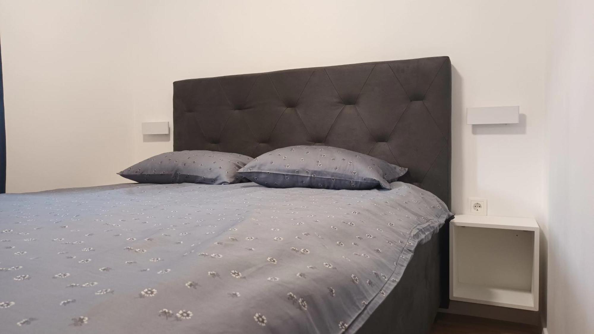 Sandra -private Parking And Garden