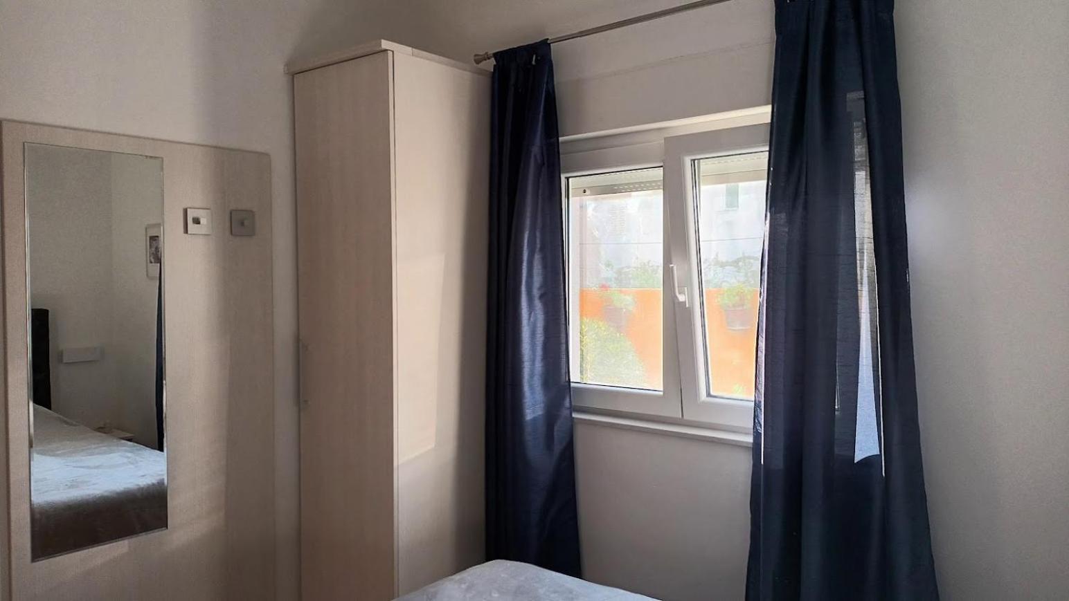 Sandra -private Parking And Garden